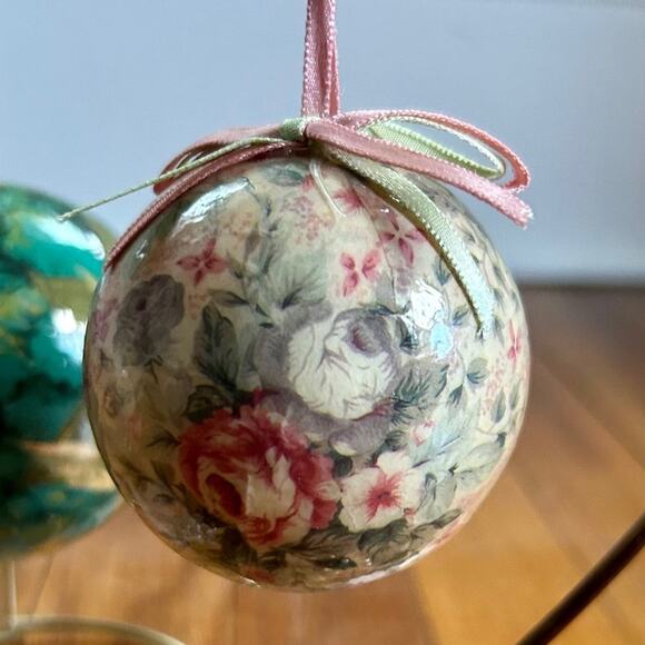 Vintage Decoupage Christmas Ball Ornament Set of 3 - Paper Mache Angel & Roses - Picture 9 of 14